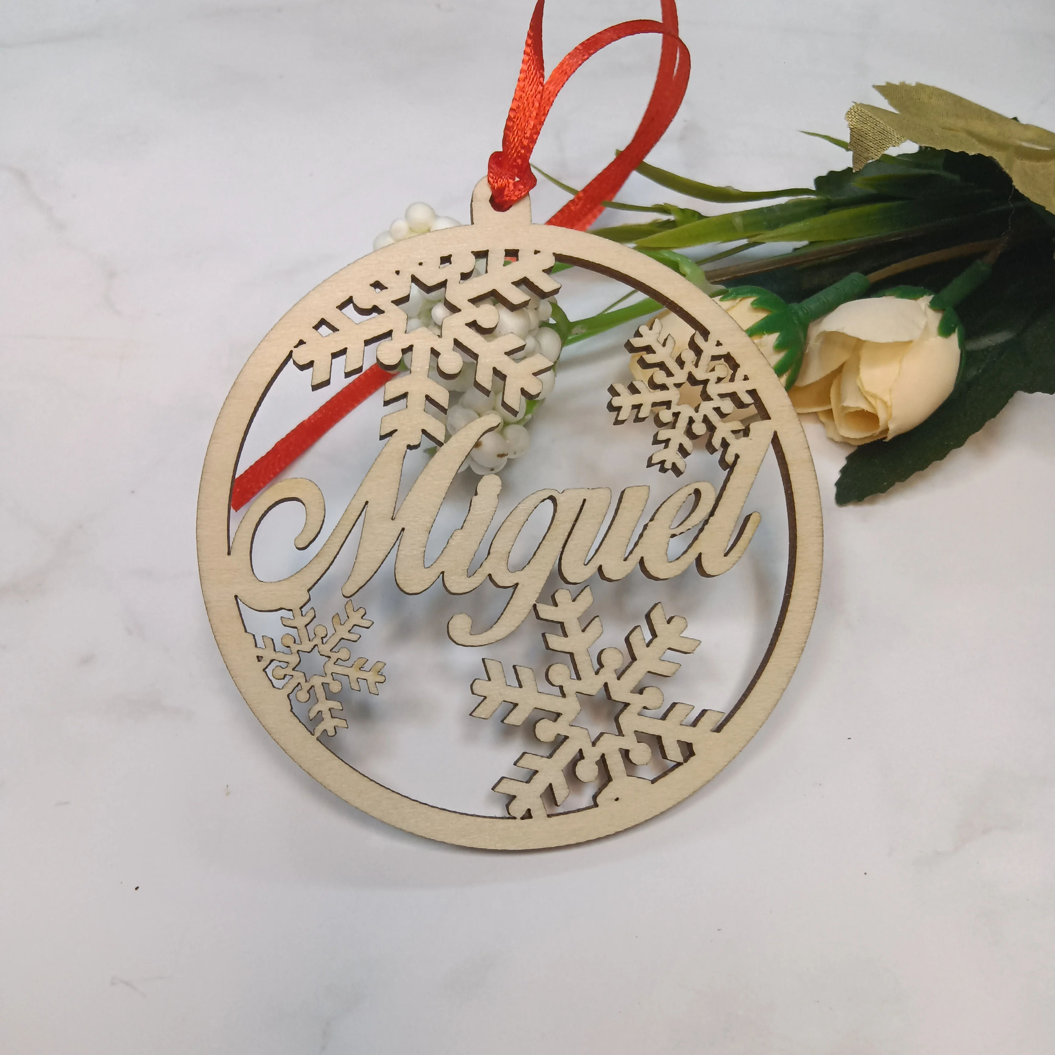 christmas decorations Personalized Christmas Snowflake Ball Laser Cut Baubles Different Name Ornament Christmas Hanging Gift Tree Wooden Tags