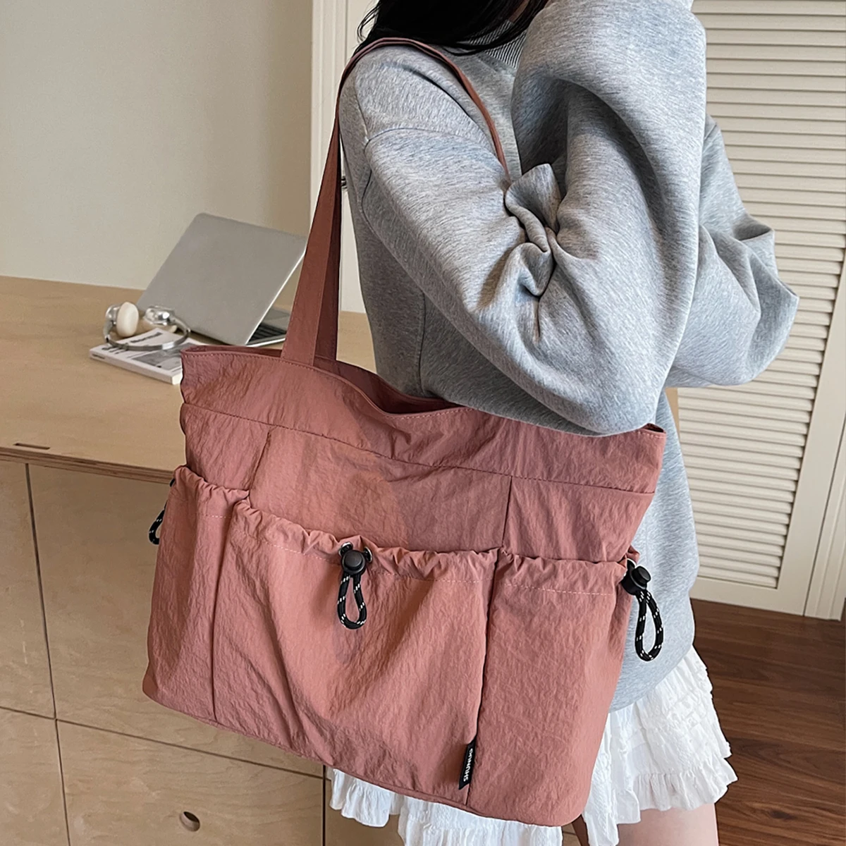 2025 New Style Work Commute Tote Bag Large Capacity Nylon Lightweight Crossbody Bag Casual Handbag Student Shoulder Bag for Shopping Hiking Sports