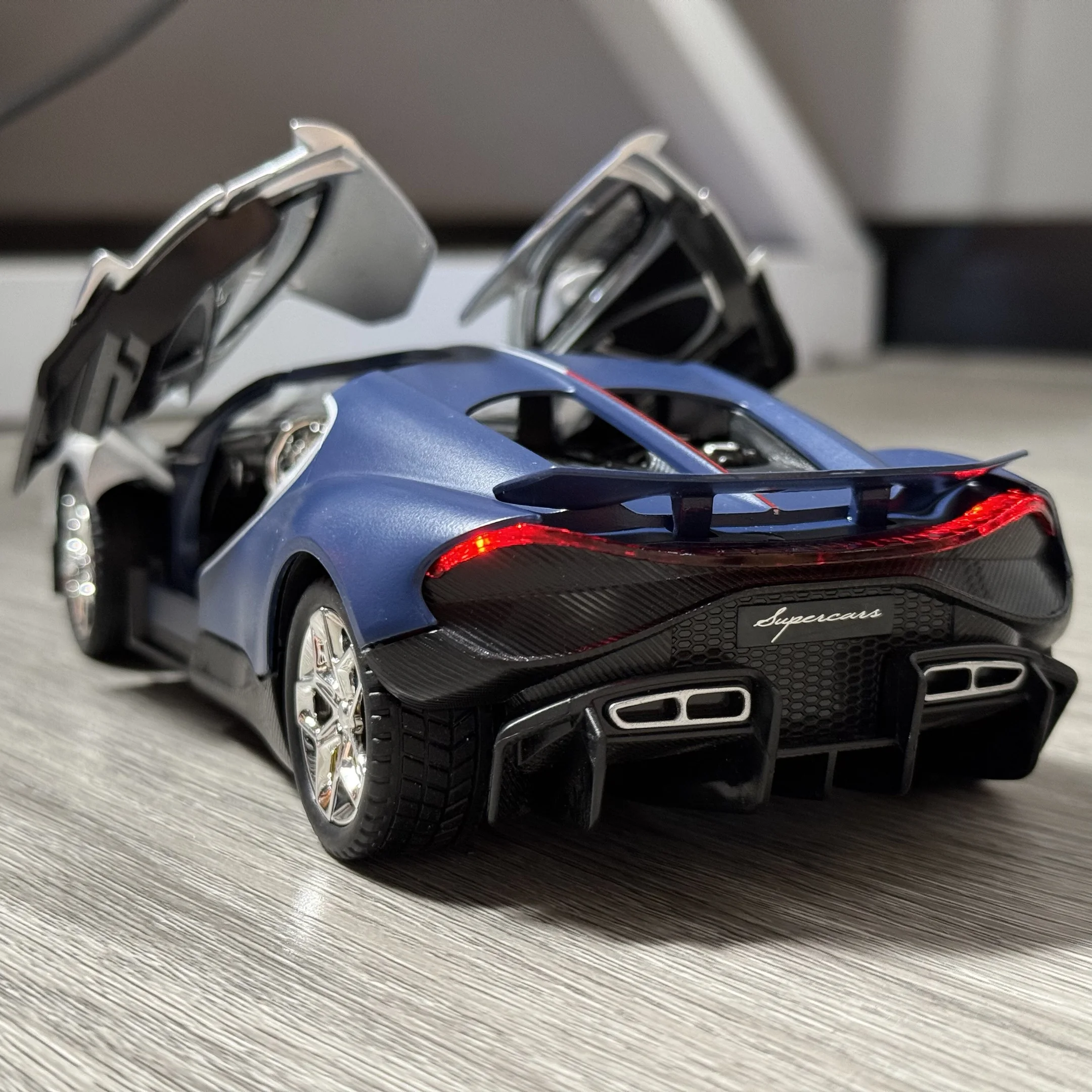 1:24 부가티 투르비옹 슈퍼카 합금 다이캐스트 메탈 모델카 고급 시뮬레이션 장식품 취미 수집품 휴일 선물