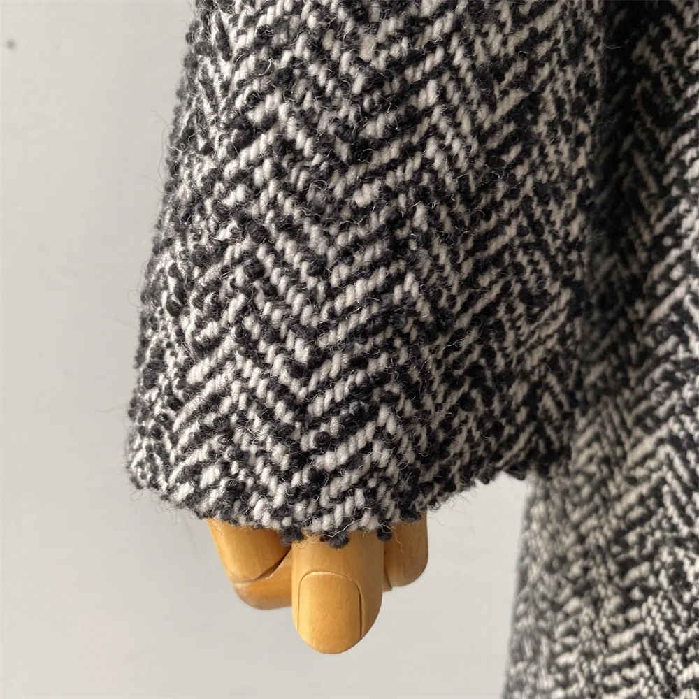 Wool coat with pocket details and striped pattern