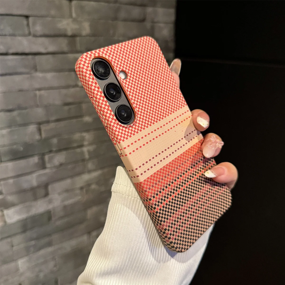 Slim Carbon Fiber Pattern Magnetic Case with Wireless Charging Compatibility