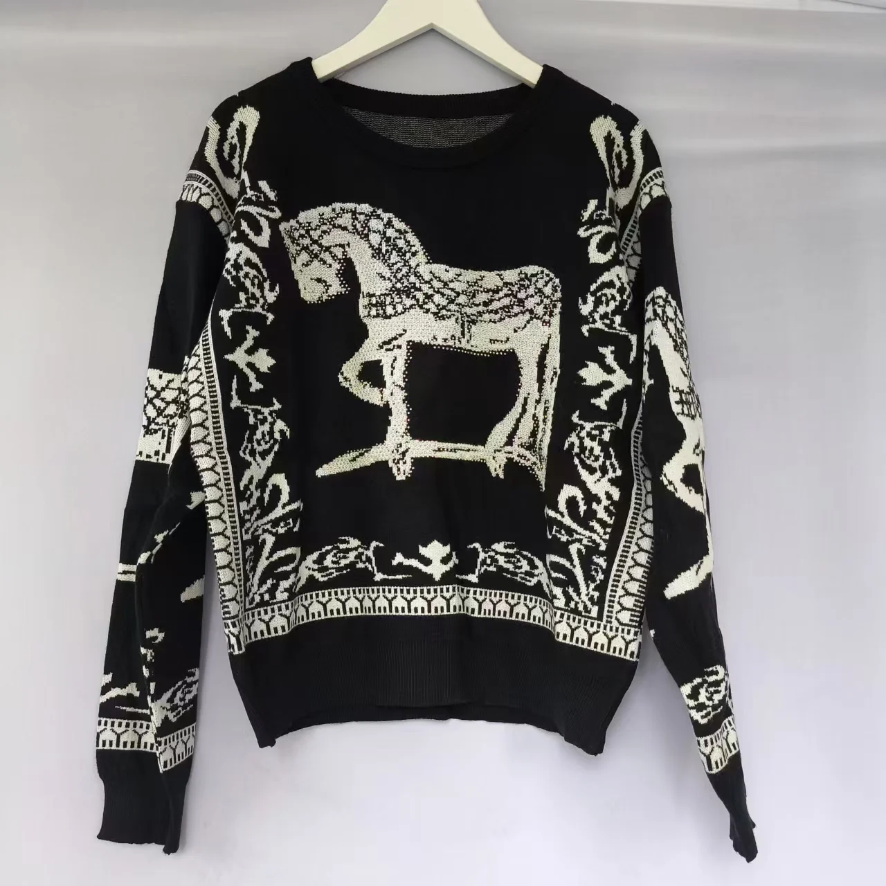 thumbnail image 1 of Suéter de punto Sandros para mujer, estilo francés Y2K, con imágenes de caballos y diamantes de imitación para otoño e invierno, ropa de diseñador de alta gama para mujer, 1 of 5