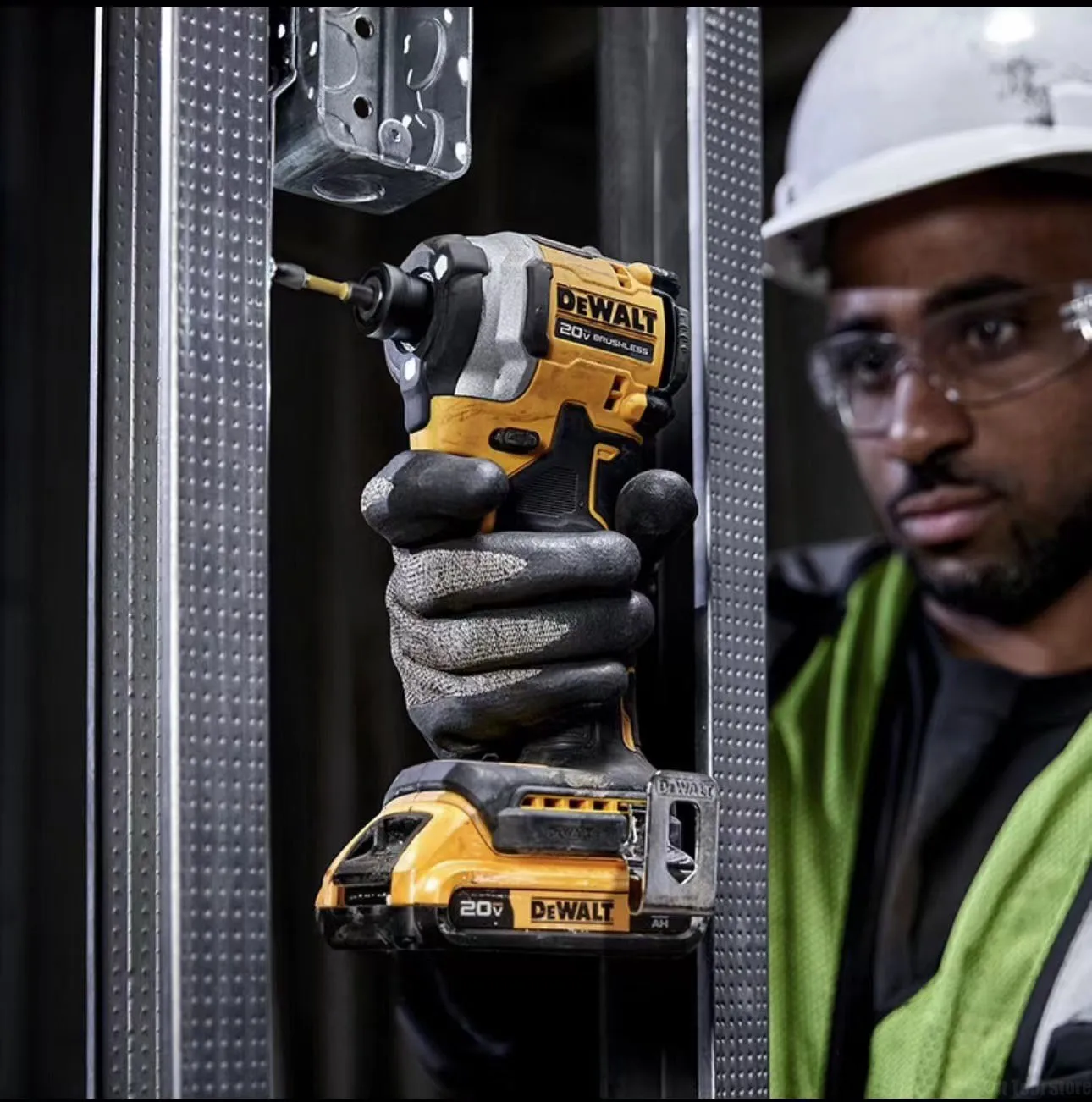 Рисунок 3 - Шуруповерт DEWALT DCF850 ударный