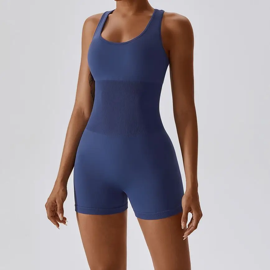 

Женский спортивный комбинезон с пуш-ап и шортами