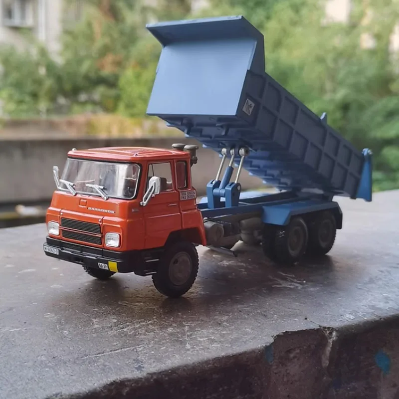 شاحنة قلابة