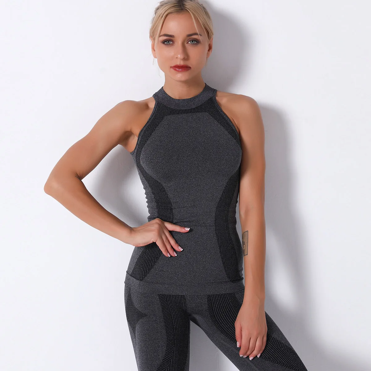 

Hot-selling seamless knitted sexy hip-buttock T-neck vest moisture wicking yoga clothes sports running jacket women cropped top