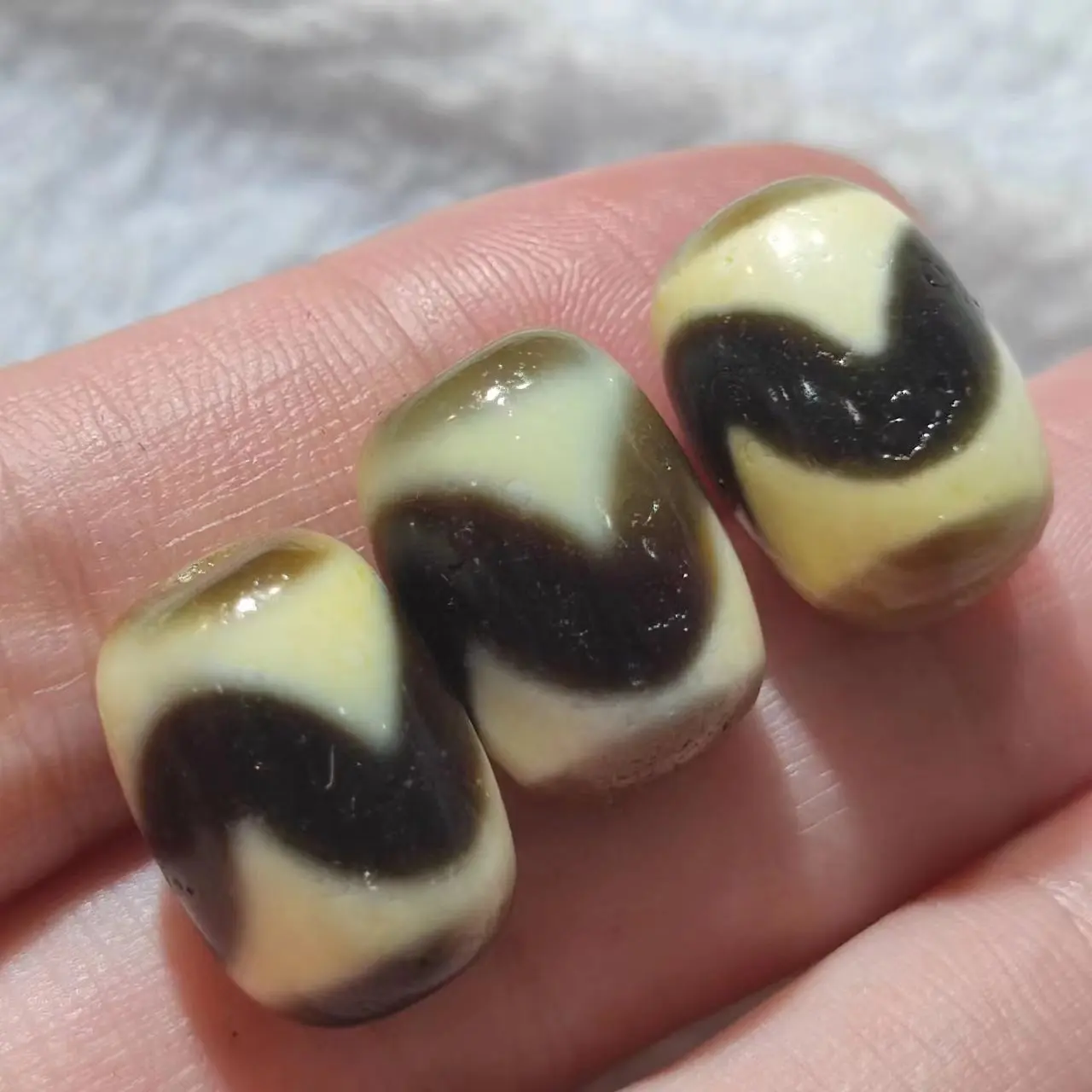 

1pcs/lot natural/tiger tooth pattern/old agate dzi Barrel beads Yellow teeth Weathering lines Ethnography Accessories jewelry