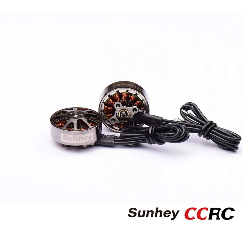 Quatre moteurs CCRC Sunmanagers 2004 3150KV posés sur une surface noire, prêts pour montage FPV.