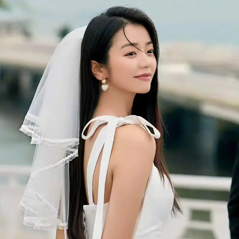 

Lace Edge Two Layers Short Wedding Veils Bridal Veil Wedding Accessories With Comb