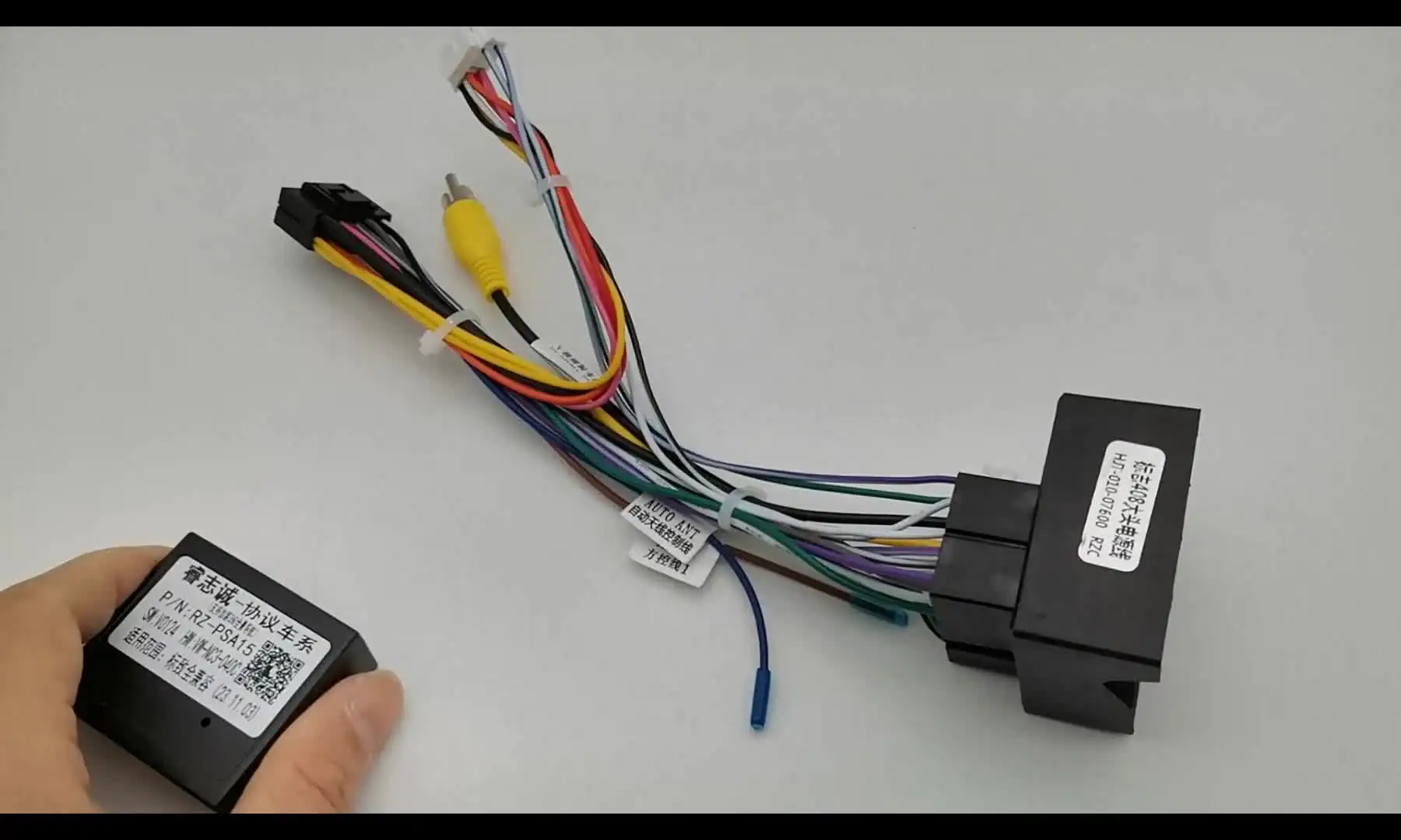 シトロエンC4 CAN BUSアダプター Hiworld 車の配線ハーネスアダプタ Canbus ボックスデコーダ