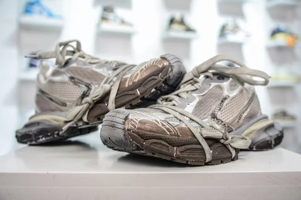 【ストリートにも♪】BALENCIAGA Men Sneakers Gray S4666e471e5844d44bf664edacf96c