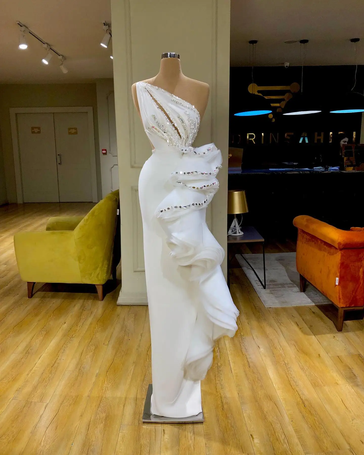 

White Elegant One Shoulder Evening Dresses Pleats Beaded Sleeveless Floor Length Prom Party Gown Custom 2024 New Robes De Soirée