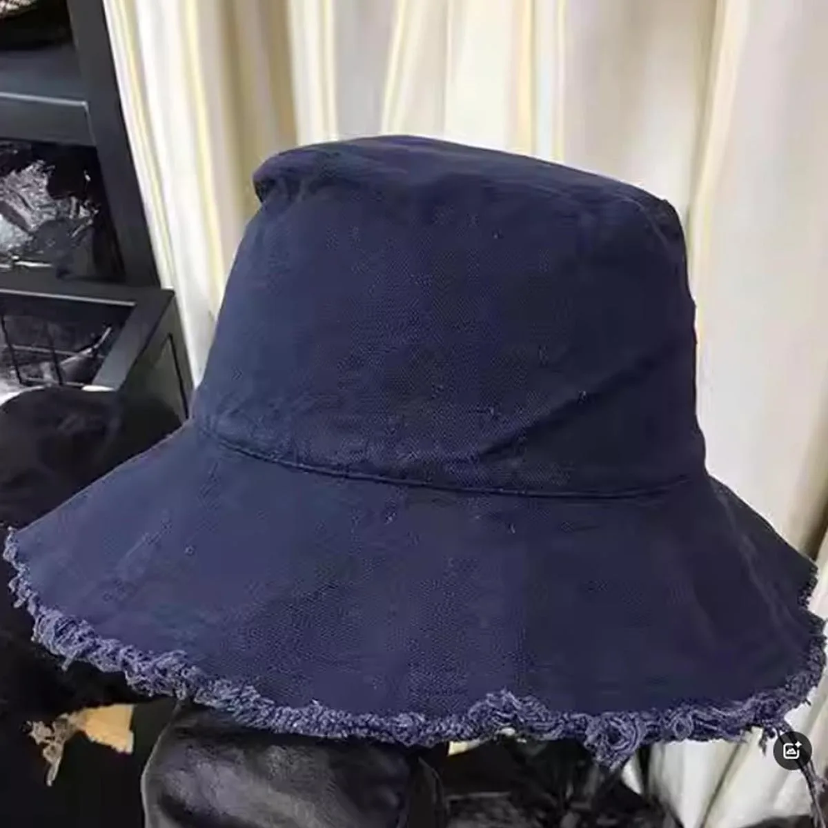 New Frayed Edge Bucket Hat Japanese Style Solid Color Denim Fisherman Hat Women's Sun Hat Fashionable Frayed Washed Canvas Hat for Shopping, Hiking, Camping, and Leisure