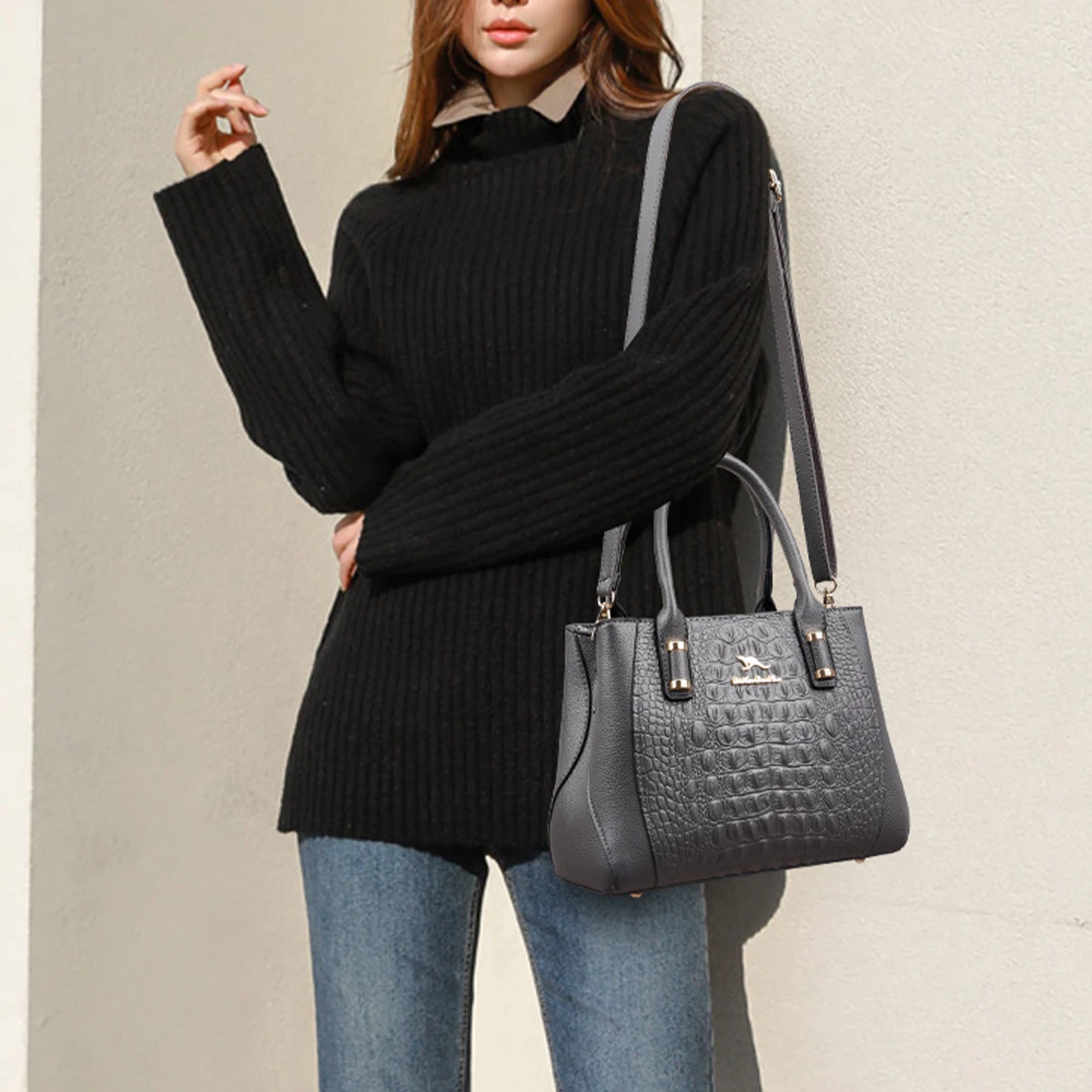 حقيبة كتف نسائية كلاسيكية بتصميم منقوش على شكل جلد...