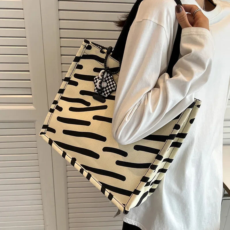 

High-quality Large-capacity Bag Female Fashion Korean Version of Commuter Bag Student One-shoulder Tote Bags in Class