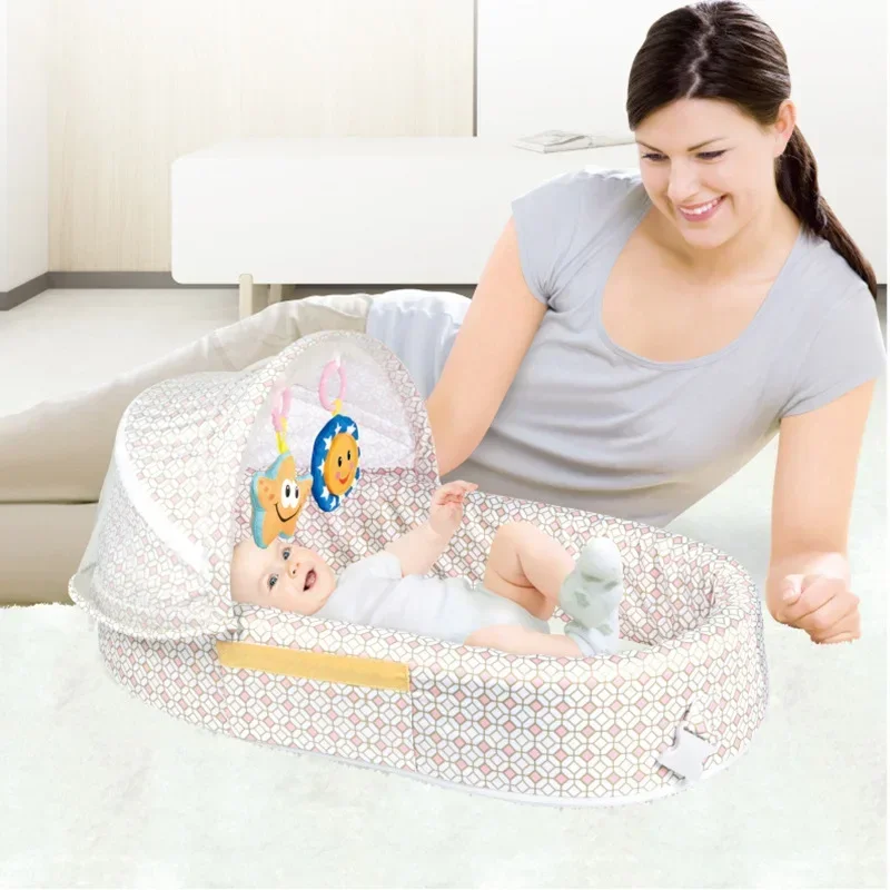 سرير أطفال محمول متعدد الوظائف مع مهد شبكي للبعوض لحديثي الولادة في الهواء الطلق سرير صغير قابل للإزالة للطفل