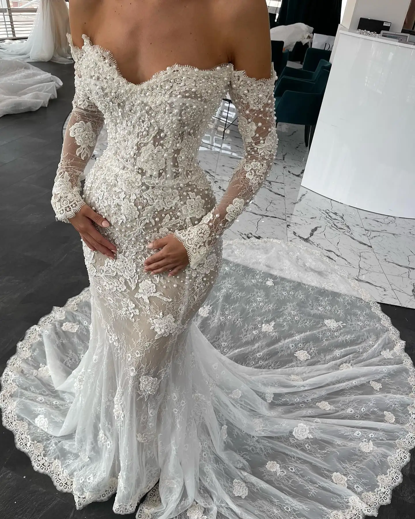 Luxury Sequin Pearl Strapless Long Sleeve Wedding Ball Gown Glitter Lace Floor-Length Mermaid Train Italian Dubai Bridal dress exquisite a line sweetheart white ivory appliques floor length long wedding dress short sleeve chapel train bridal gown