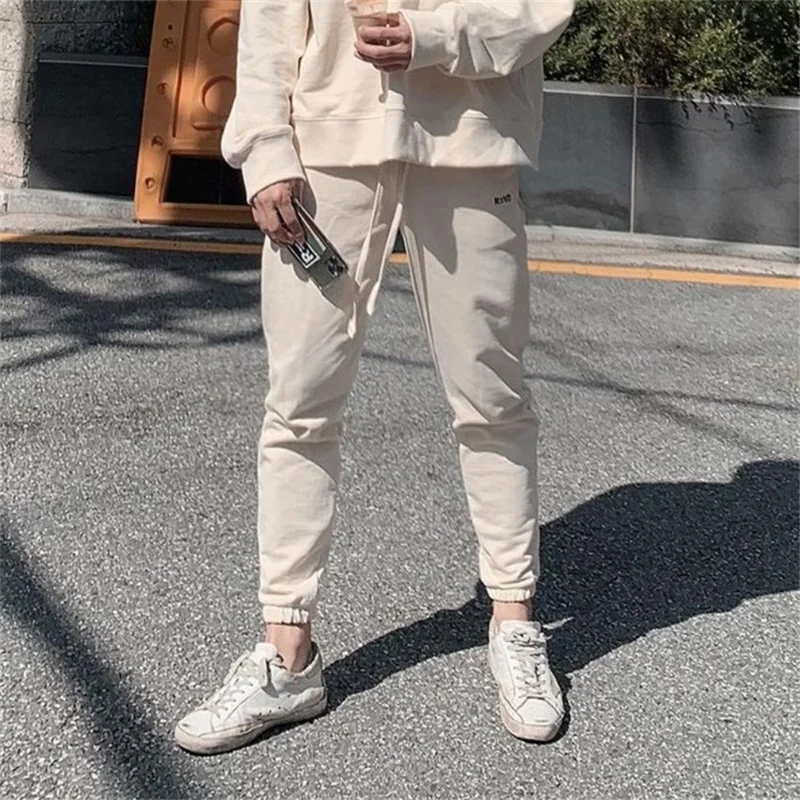 Рисунок 5 - Брюки мужские однотонные на шнуровке