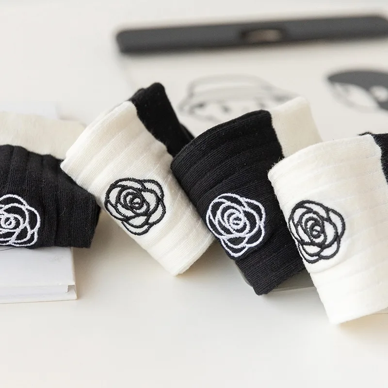 1/2 Paar Kamelienrosen bestickte Mid-Tube-Socken, süßer koreanischer Ins-Stil-Rock, passende Wadensocken, sportliche, atmungsaktive Baumwollsocken – Detail 4