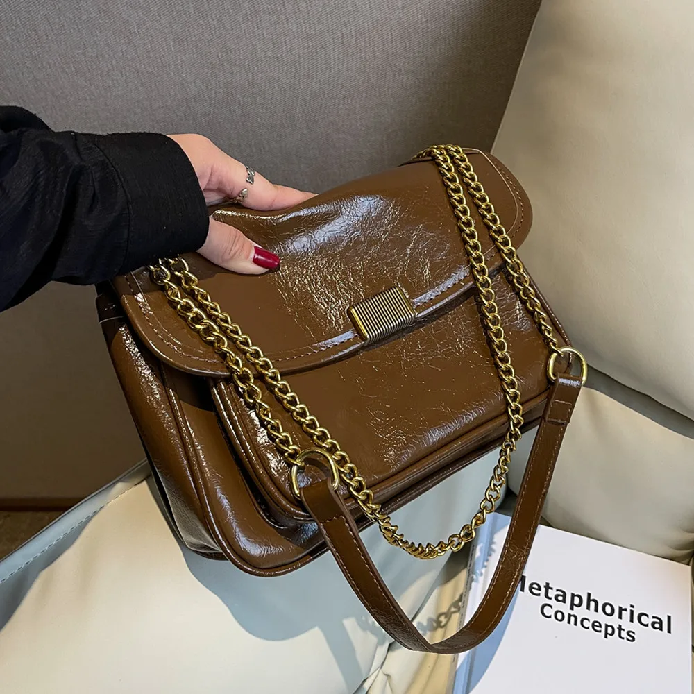 Toptrends Large Capacity Underarm Chain Shoulder Bags For Women 2022