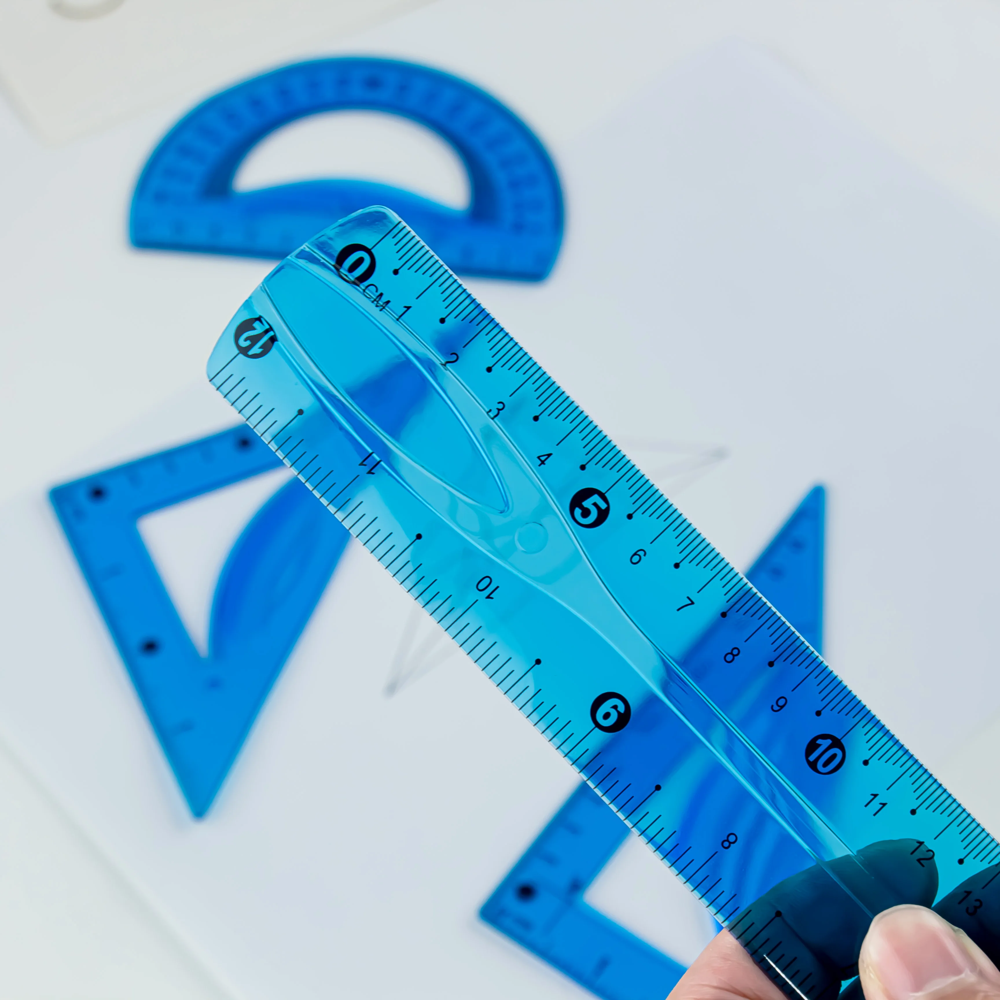 30cm 투명 소프트 자 세트 - 4개, 삼각형과 각도기 포함, 다양한 색상, 측정 및 그림 그리기에 이상적