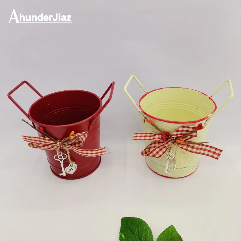 

Ahunderjiaz-Retro Iron Leather Barrel with Bow, Garden Decorative Ornament, Storage Bucket, Outdoor Flower Bucket Decoration