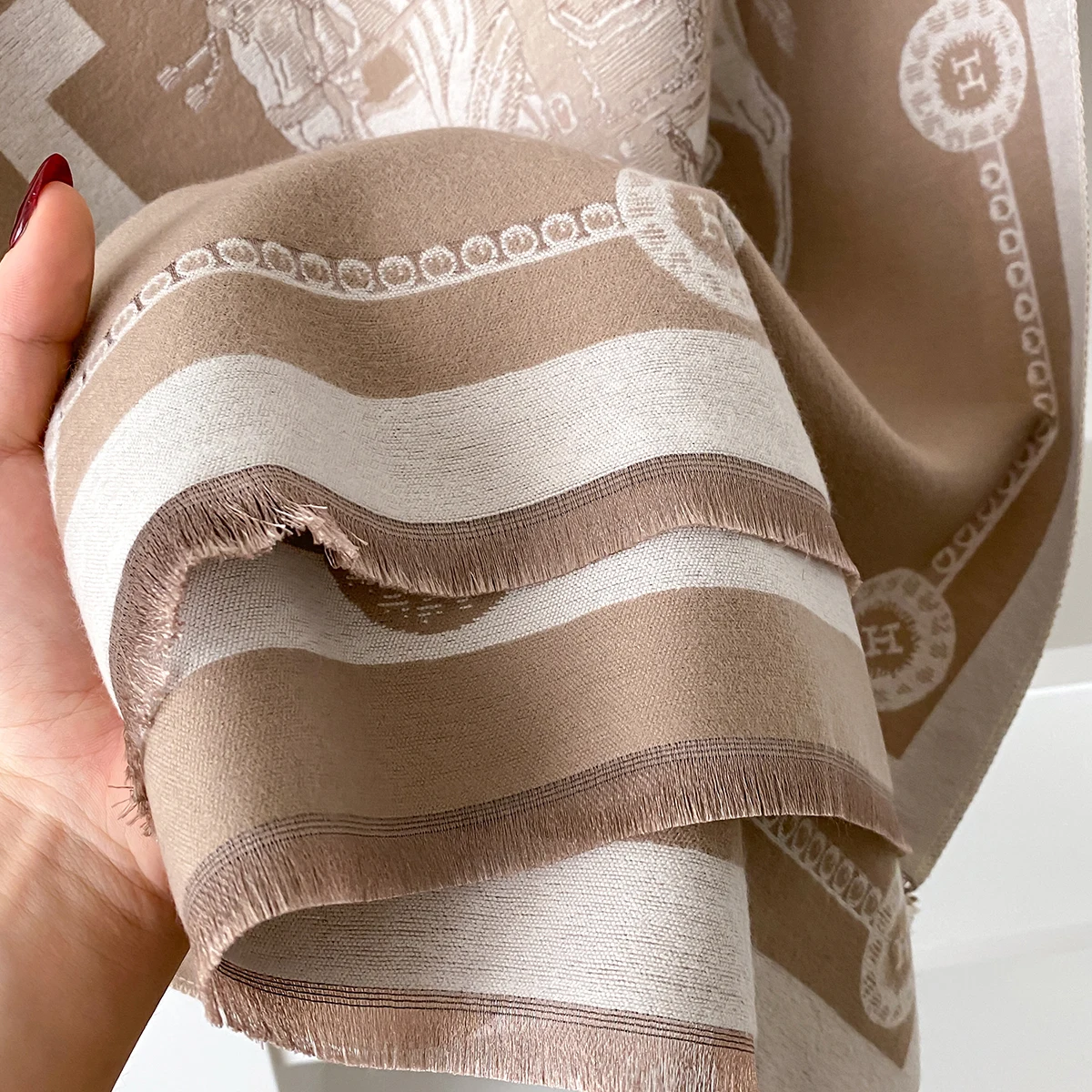 2025 New Winter Women's Horse Print Faux Cashmere Scarf Fall and Winter Thickened Fashion Warm and Versatile Scarf Shawl