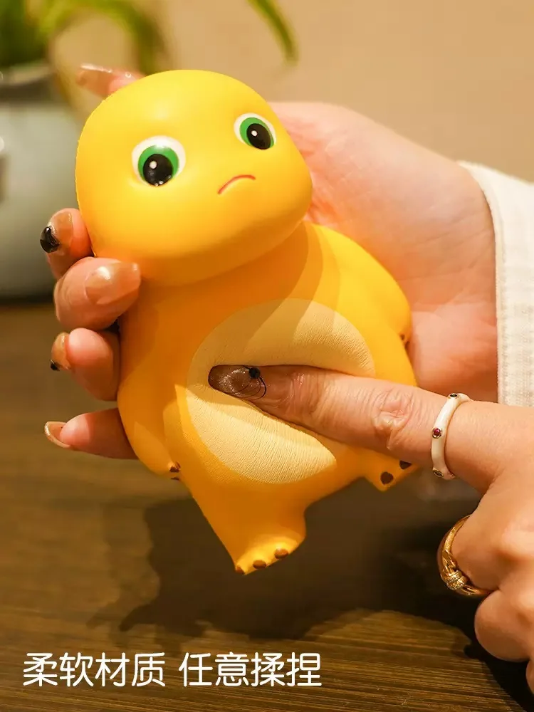Dinosaurier-Figur Kleiner Milchdrache Entspannungsspielzeug Quetschspielzeug Cartoon-Puppe Milchdrachen-Quetschspielzeug Weich Gefülltes Gelbes Spielzeug – Detail 4
