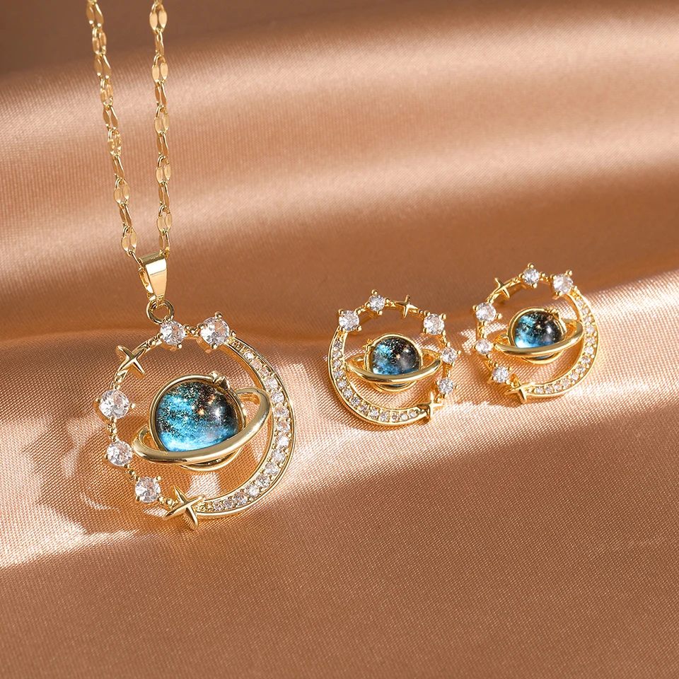 طقم إكسسوار ذهبي بتفصيل كوني