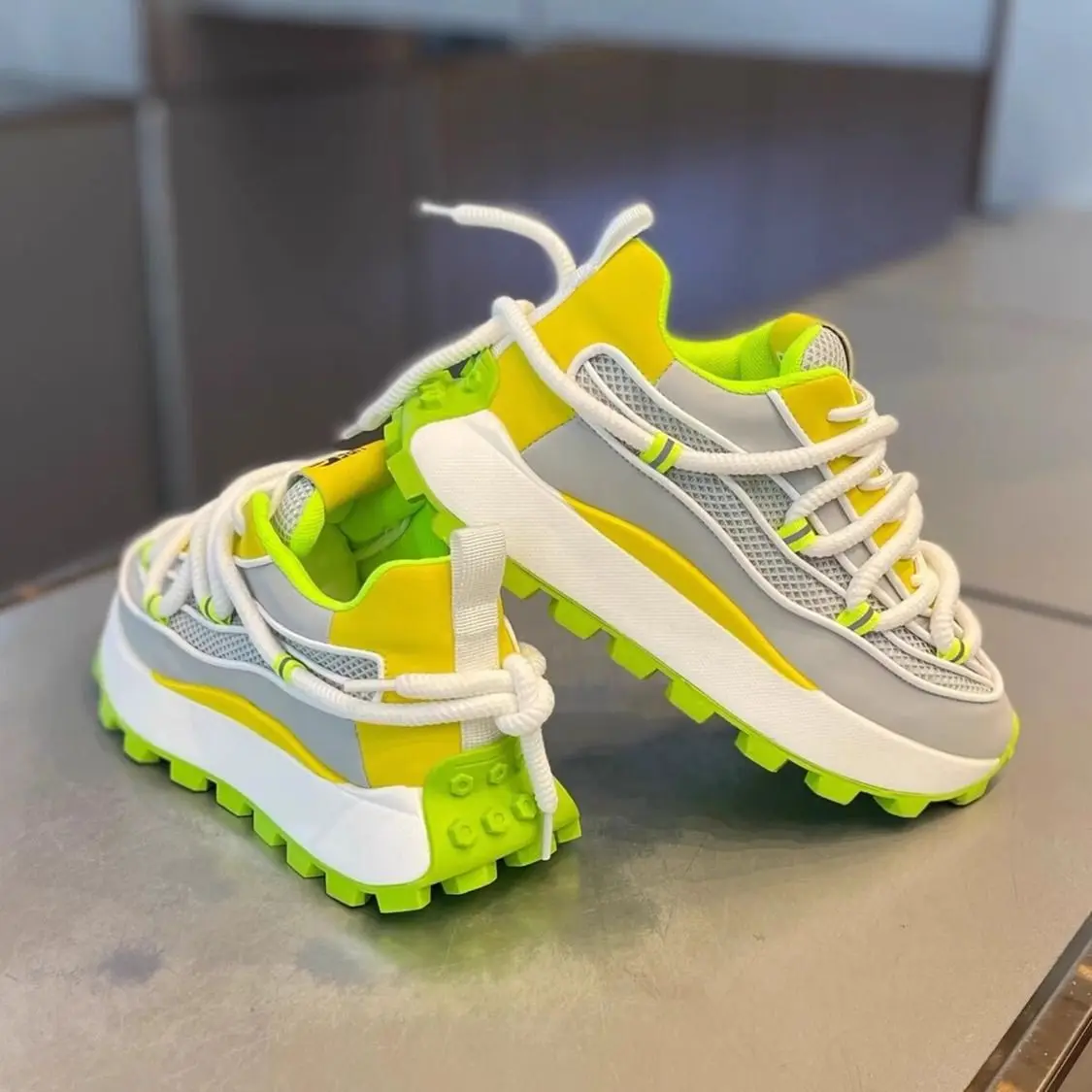 Mesh breathable dad shoes latest versatile casual sports shoes with thick soles and elevated height for men's running