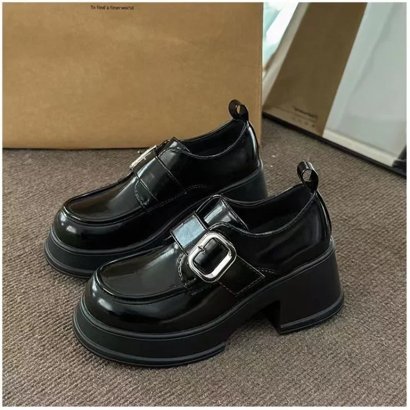 

Туфли женские кожаные на платформе и квадратном каблуке, классические, увеличивающие рост, с ремешком, пряжка, осень