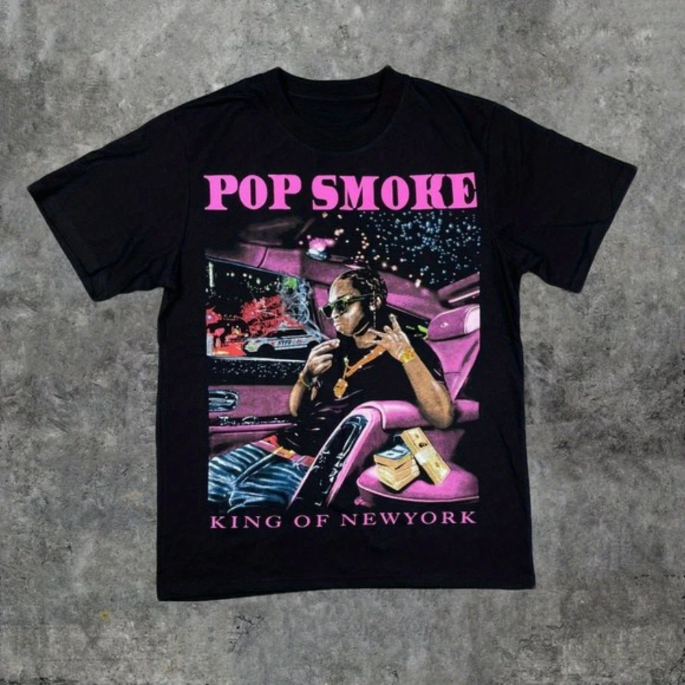 Pop Smoke Herren-T-Shirt, klassisch, Mikro-Stretch-Baumwolle, normale Passform, kurze Ärmel, kräftiger rosa Text, urbane Kunst, Freizeitkleidung
