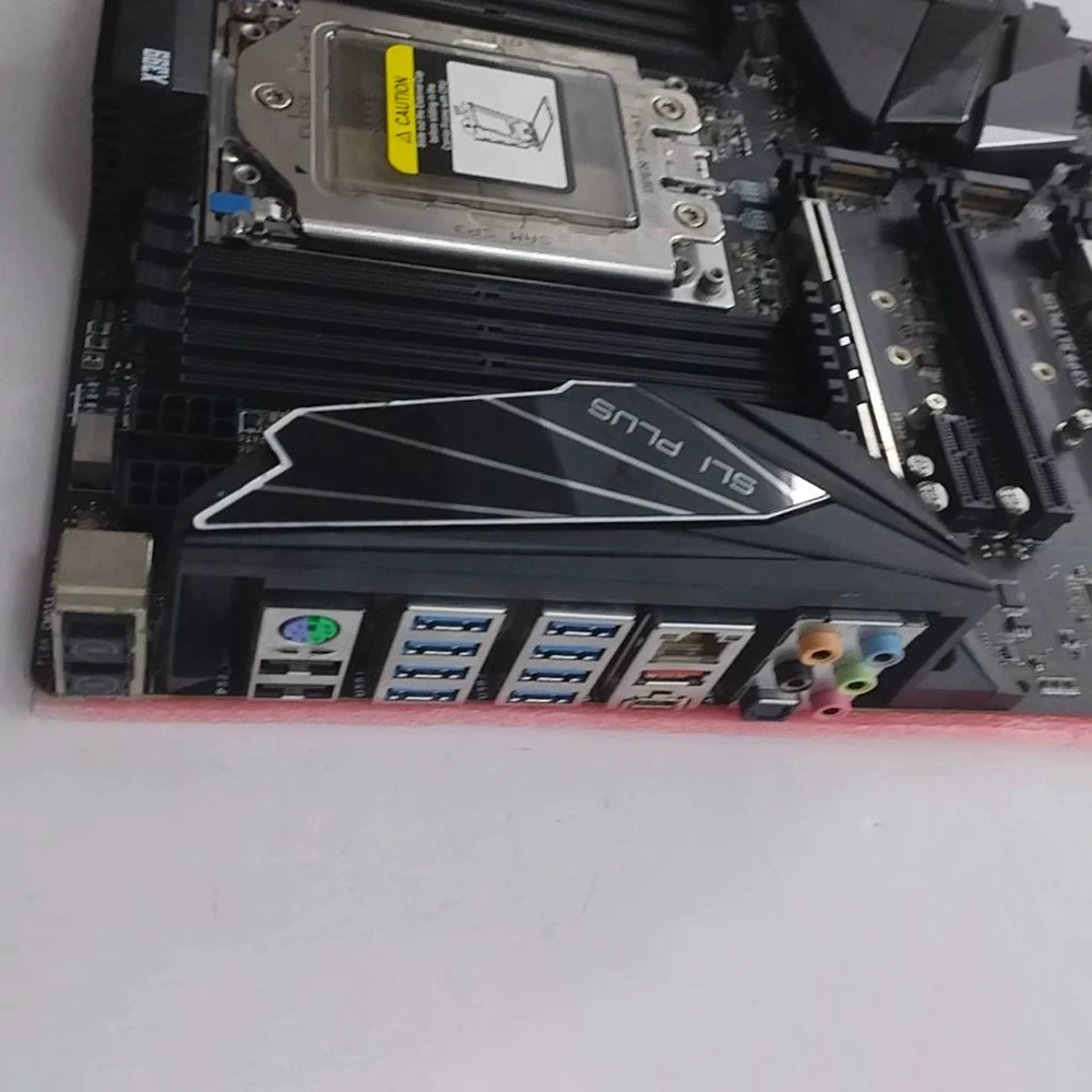 마더보드 TR40은 쓰레드리퍼 1950X 2950X 2970WX 2990WX X399 SLI PLUS를 지원합니다.