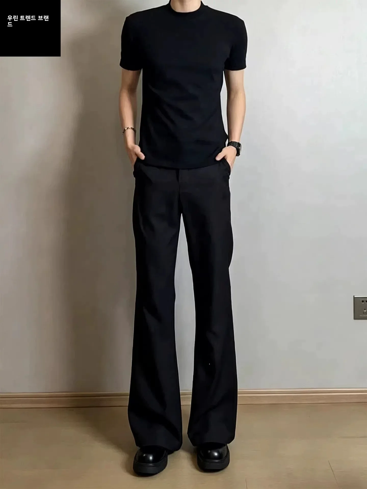 클린핏 블랙 반팔 티셔츠와 스트레이트 레그 마이크로 플레어 팬츠 남성 여름 OOTD 캐주얼 스포츠웨어 세트 (원세트)