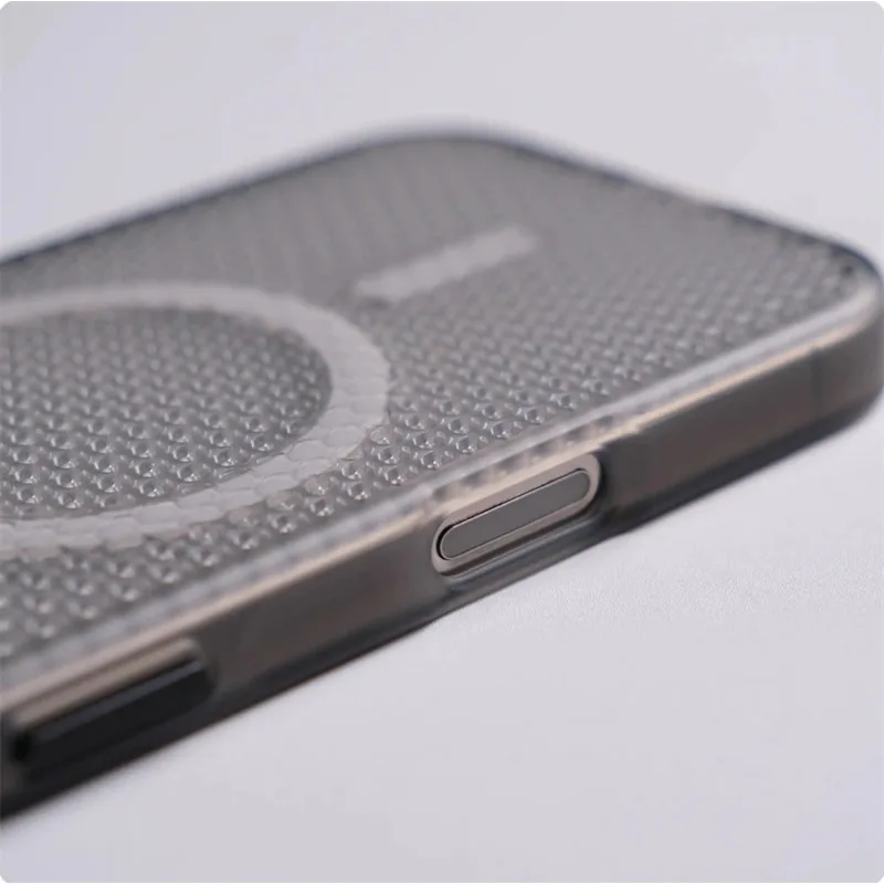 Magnetic Cooling and Heat Dissipation Phone Case with Wireless Charging and Shockproof Protection