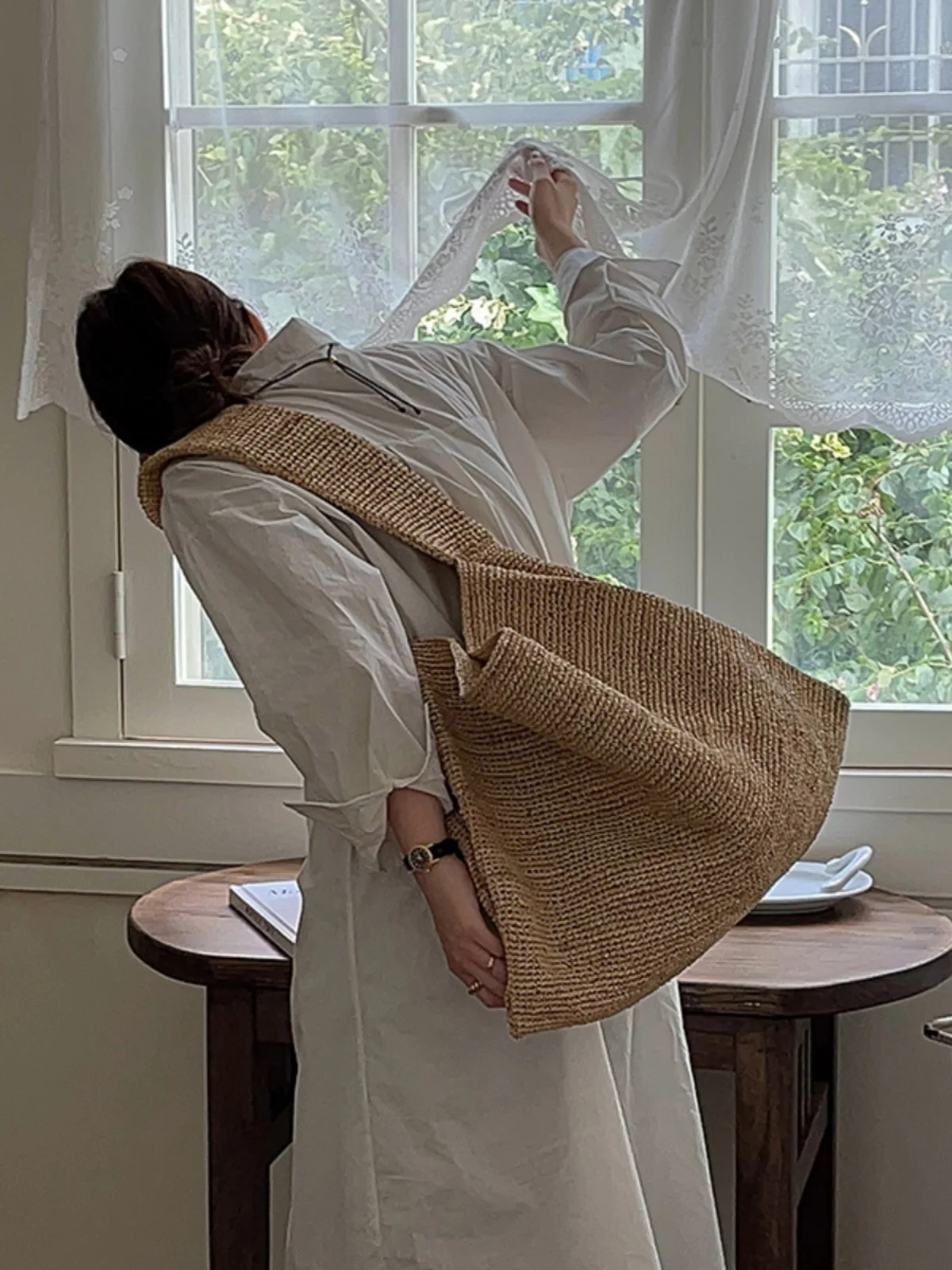 Fashionable Woven French Laffey Straw Bucket Bag Large Capacity Shoulder Crossbody Bag for Beach Vacation Tote Handbag