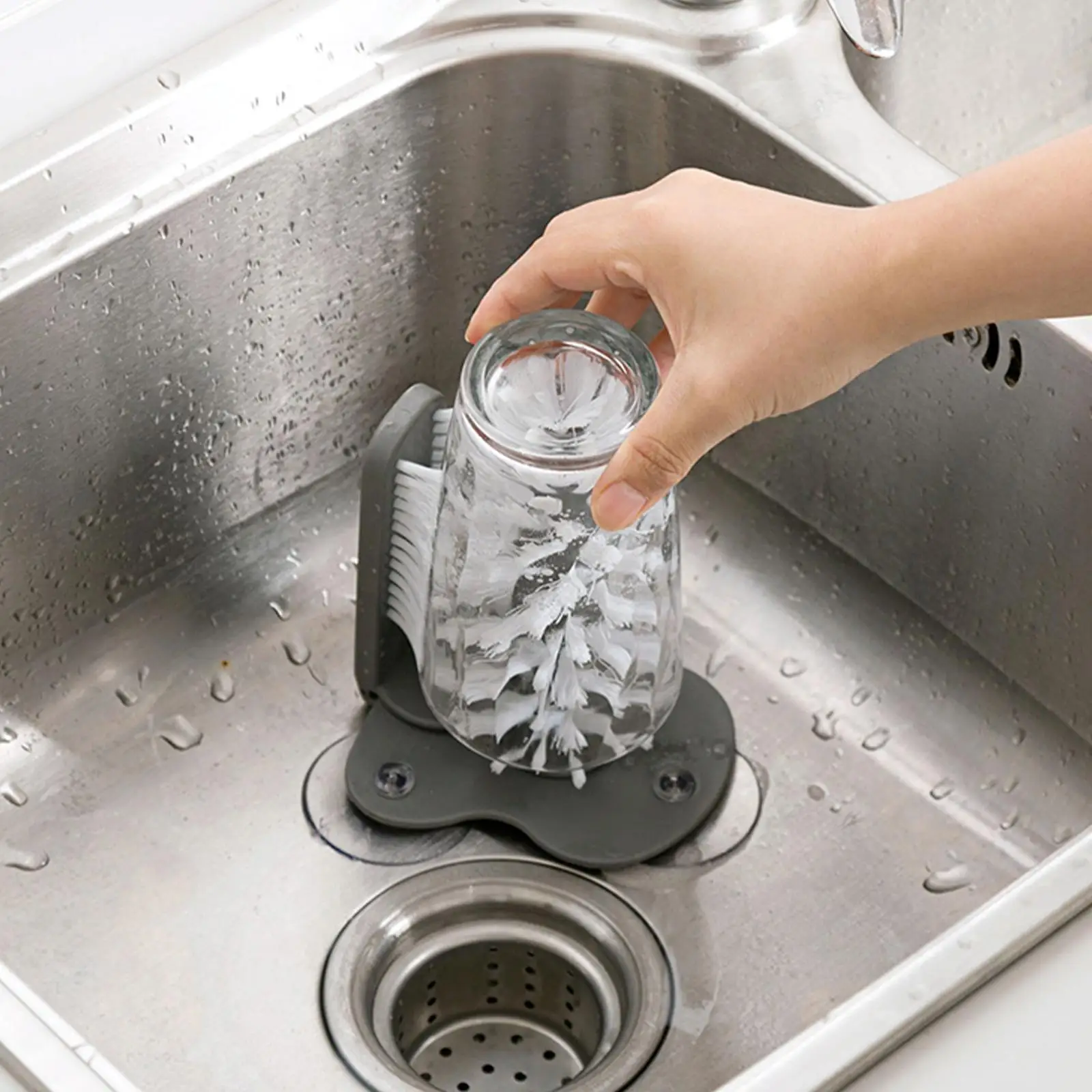 Мойка для бокалов. Стакан мытый. Фонтанчик для мойки стаканов. Ополаскиватель для бокалов. Мытый стакан.