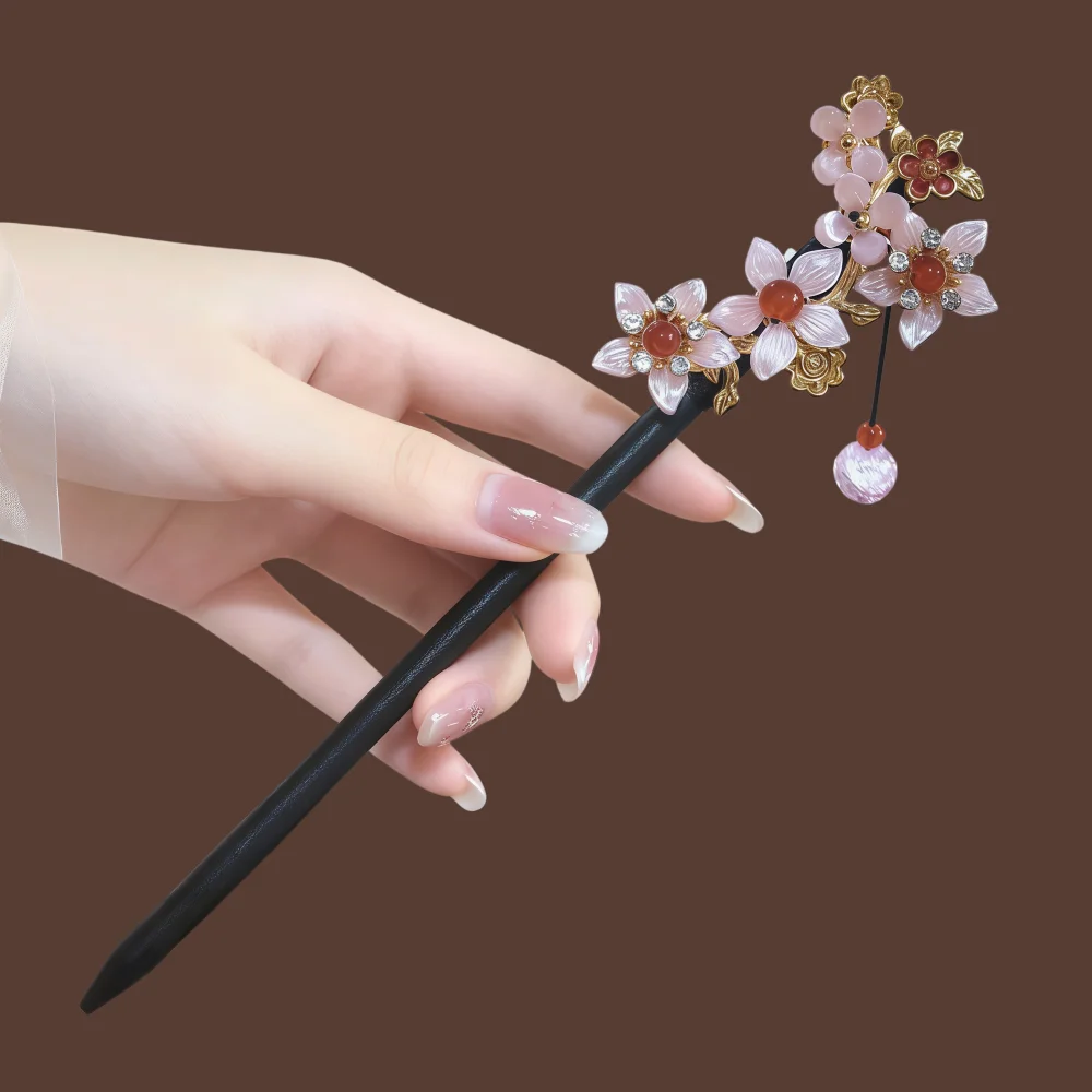 Handgefertigter Holz-Haarstab im Chinesischen Stil mit Quaste und Blume, Eleganter Haarschmuck für Damen, Geschenkidee – Detail 7