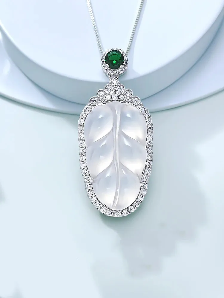 

New Chinese style natural glass fluorescent jade pendant necklace with white pulp leaves comparable to