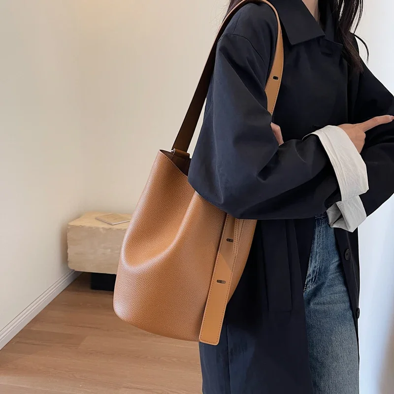 LEFTSIDE Retro Small Solid Color Leather Shoulder Bags For Women 2023 Designer Korean Fashion Female Handbags Underarm Bag 4