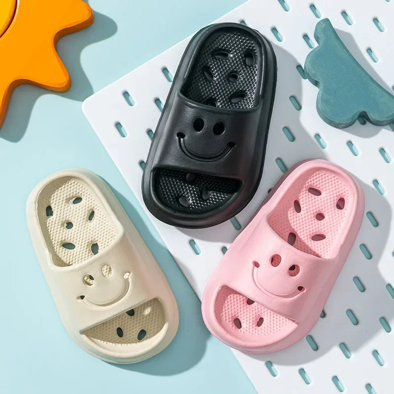 Children Boys Girls EVA Smiling Face Bathroom Slippers Summer 2-14 Years Old Anti Slip Hollow Leaking Junior Footwear kids slippers