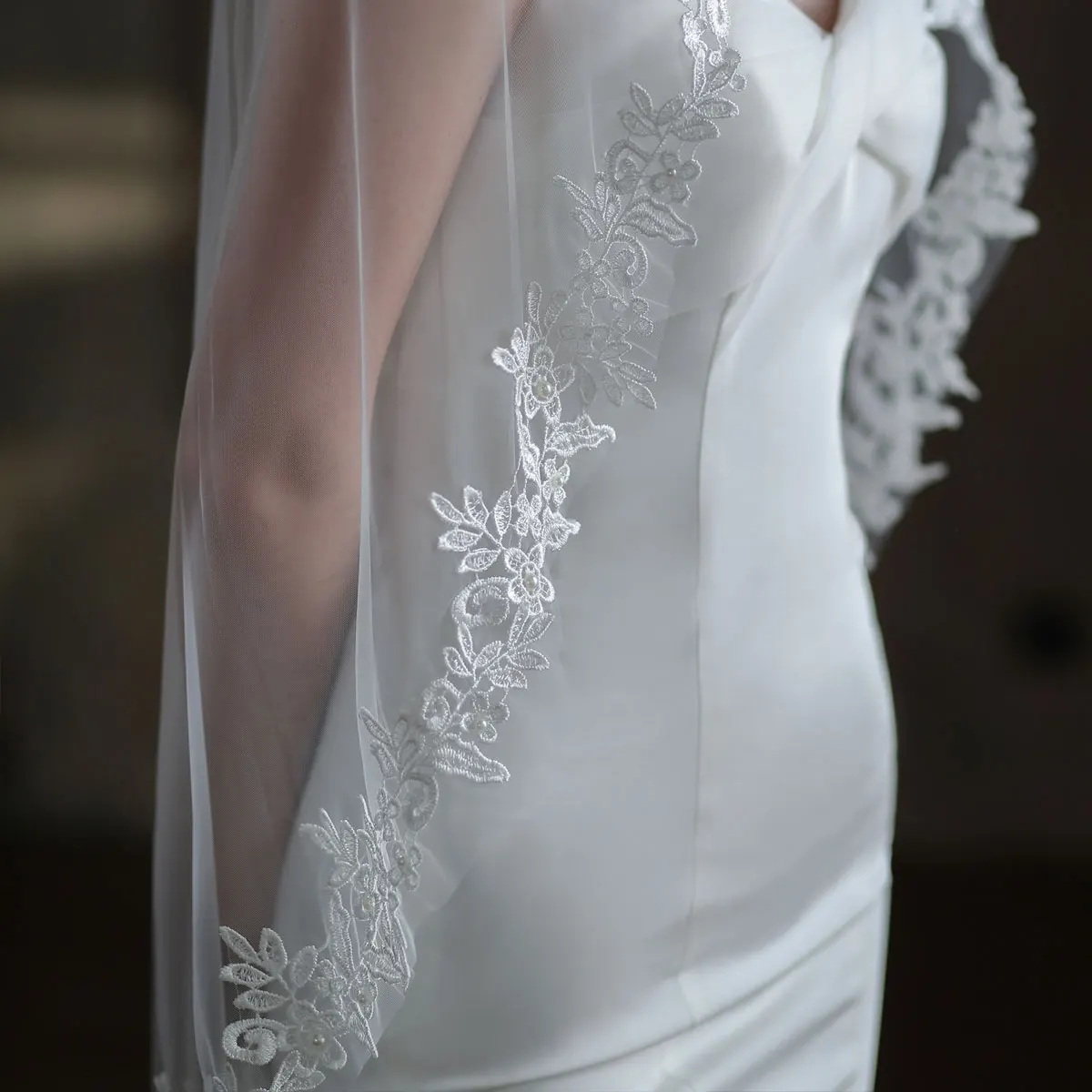 Bridal Veil Plain Tulle Handmade Lace Appliqued Fingertip Brides Headdress Hair Comb