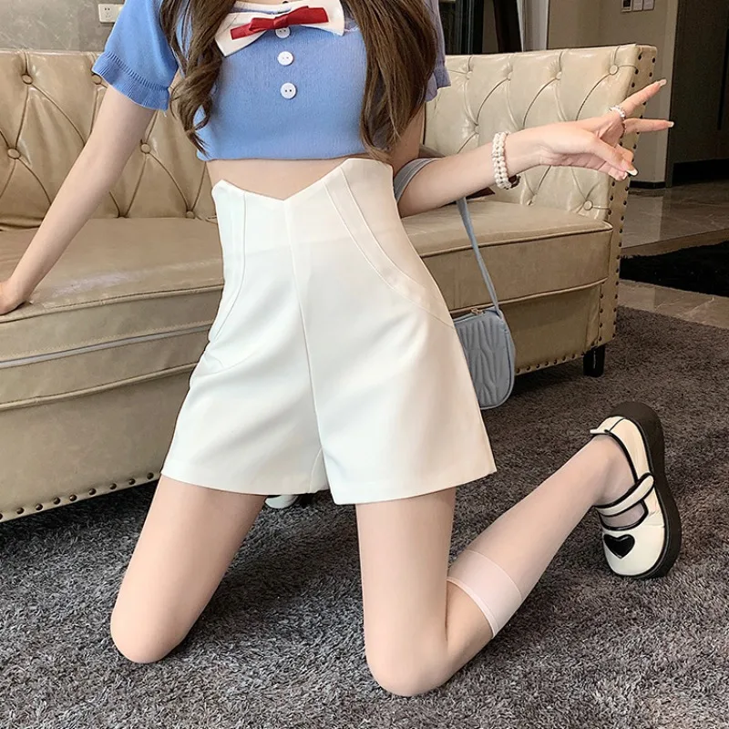 2024 New white suit shorts for women's summer high waisted V-shaped waist slimming and versatile A-shaped wide leg casual pants