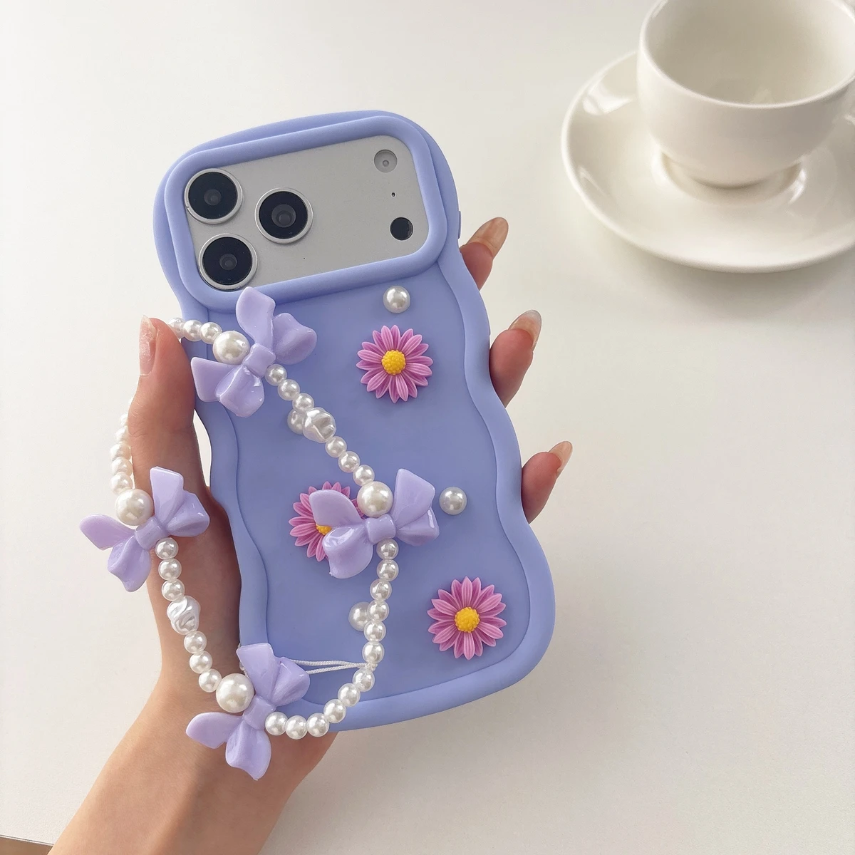 Elegant Flower Pearl Chain Phone Case with Wave Design