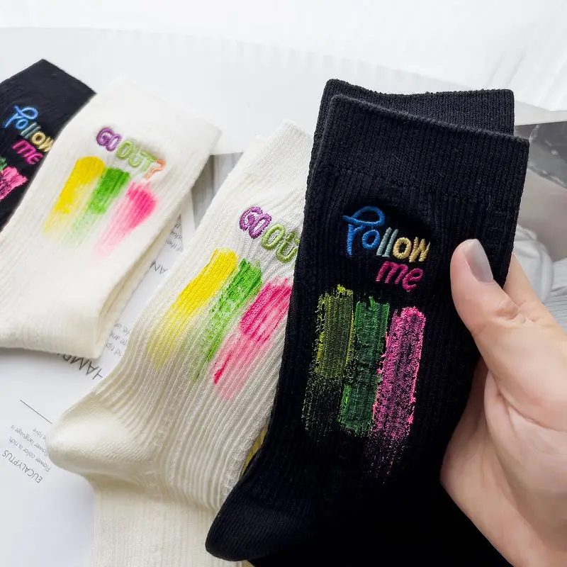 Рисунок 5 - Модные хлопковые носки с вышивкой