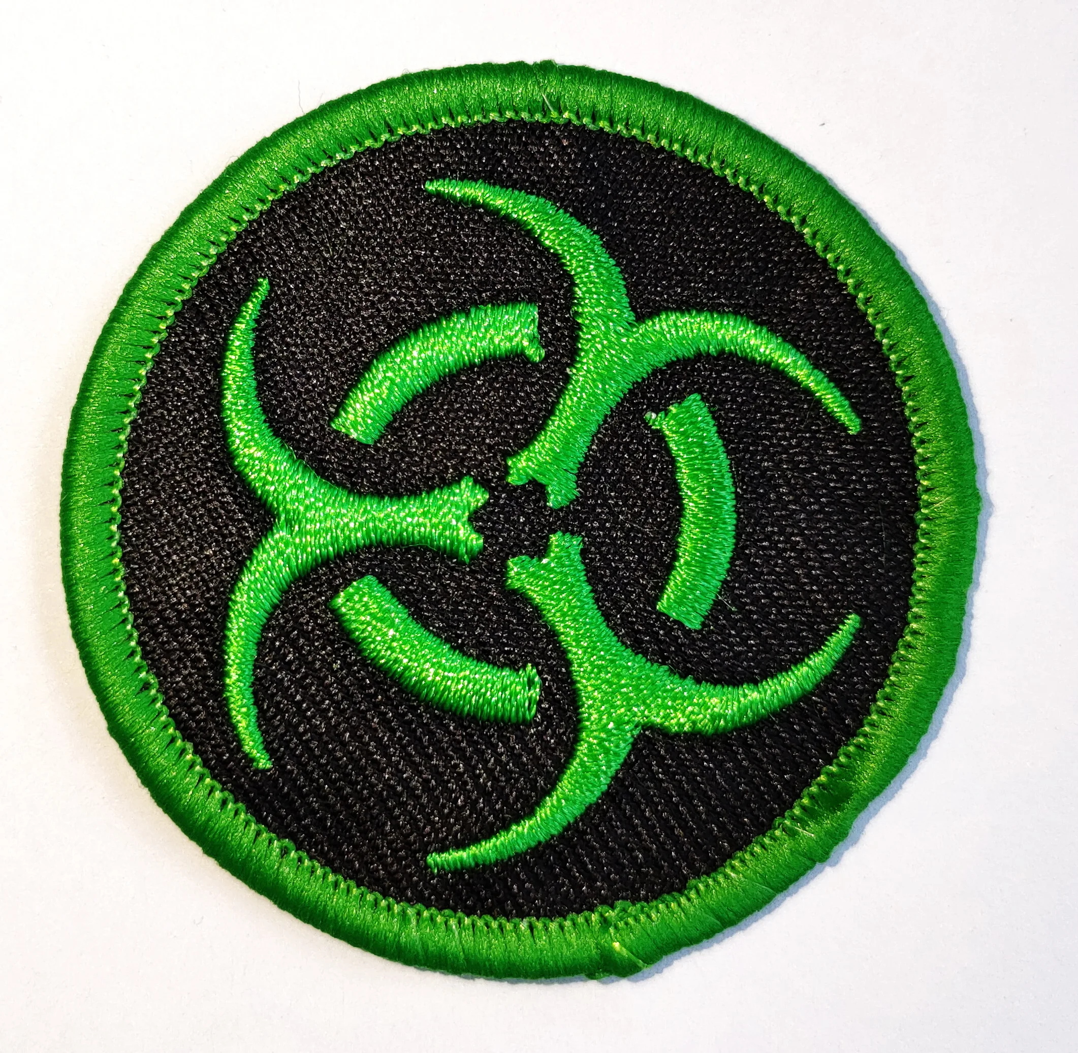 NUCLEAR RADIATION SYMBOL new EMBROIDERED IRON-ON PATCH GREEN RADIATION ZOMBIE 