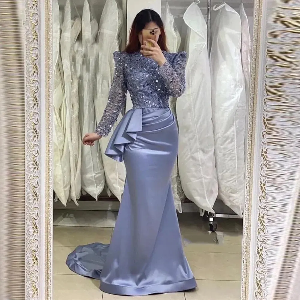 

2024 Dusty Blue Satin Evening Dresses Glitter Sequin Top Mermaid Long Sleeves High Neck Pleats Arabic Women Formal Prom Gowns