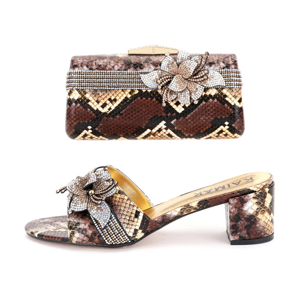 thumbnail image 1 of Nuevo conjunto de zapatillas africanas con estampado de flores para mujer, diseño italiano, talla grande 44, y bolsos a juego, 1 of 5