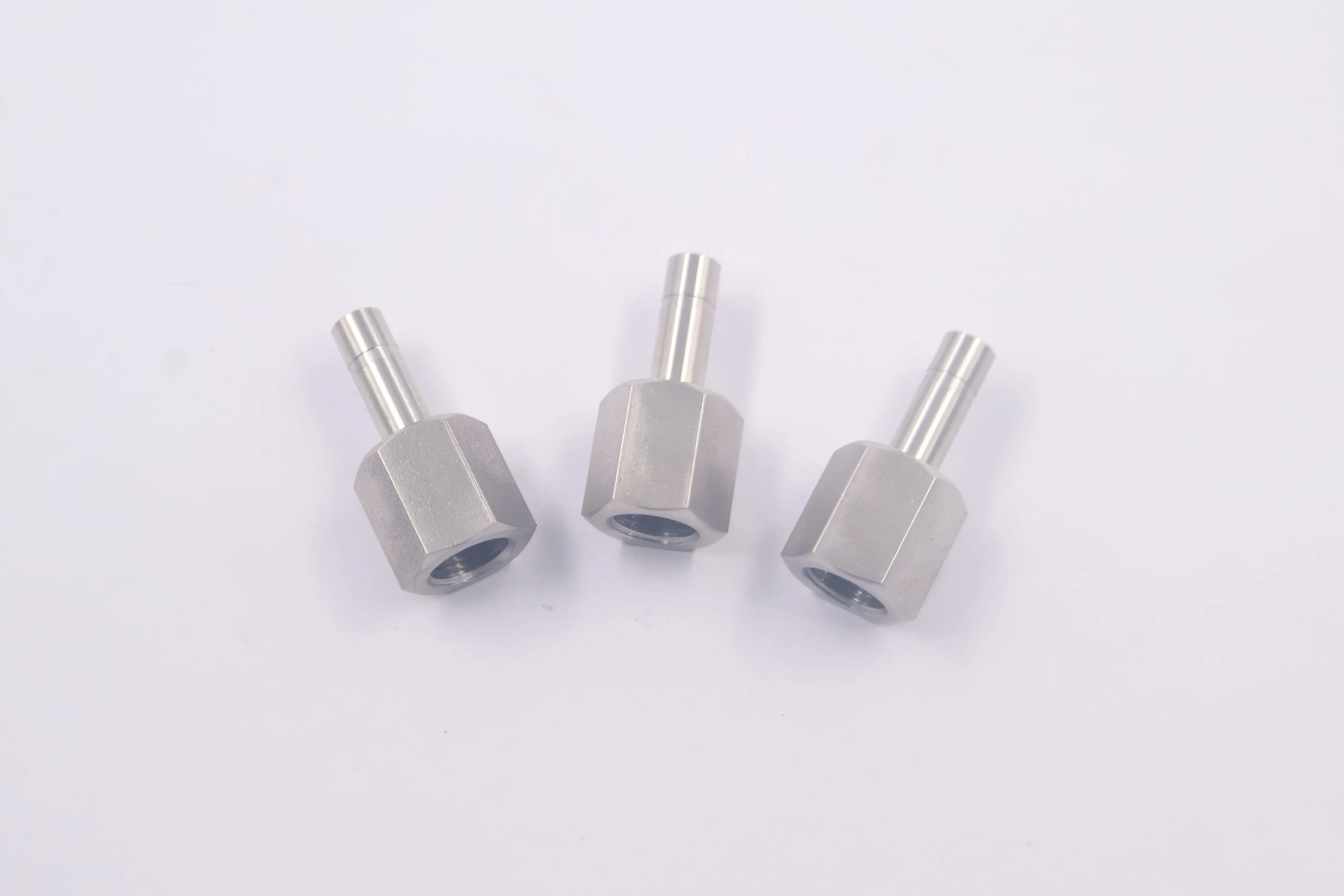 SS-6-MTA-7-4RP, Stainless Steel Tube Fitting, Female Tube Adapter, 6 mm OD x 1/4 in. Female ISO Parallel Thread