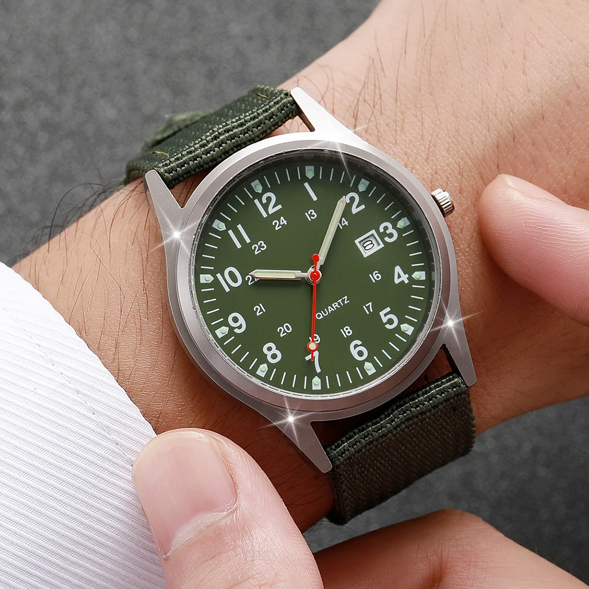 4PCs/Set Men's Vintage Watch Nylon Strap Fashion Calendar Quartz Dial Green Leather Bracelet Set 4